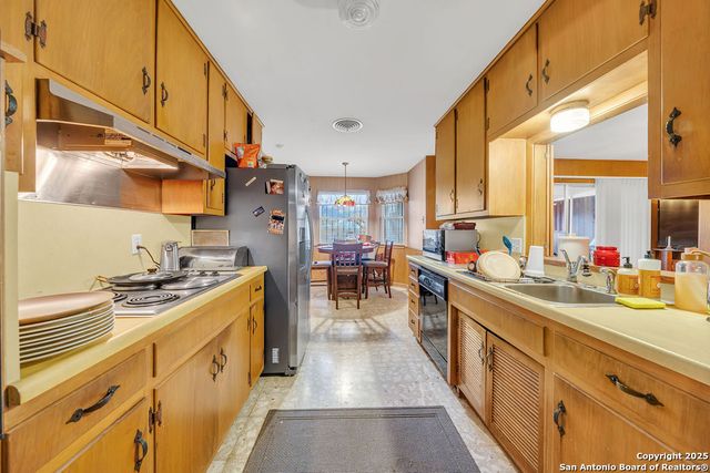 3923 Longridge Drive, San Antonio, TX 78228