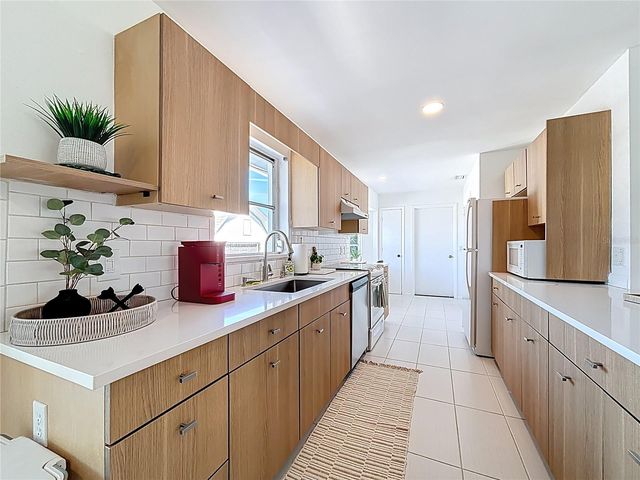 1046 LEE STREET, Englewood, FL 34224