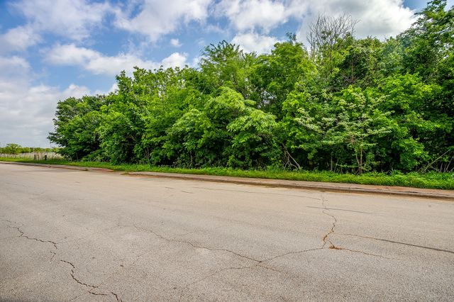 1193 S Brazos Avenue, Cleburne, TX 76031