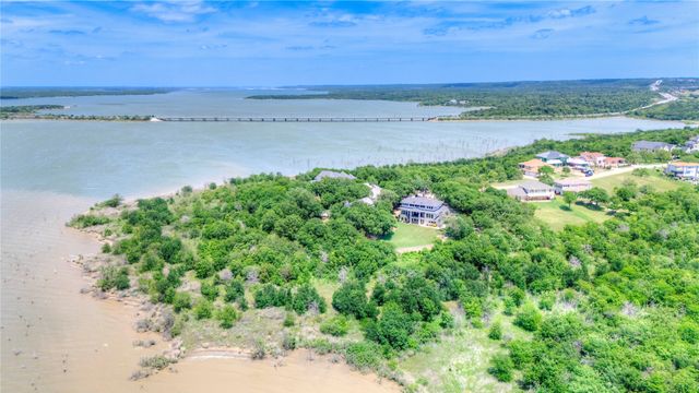 1132 Mallard Pointe Drive, Grand Prairie, TX 75104