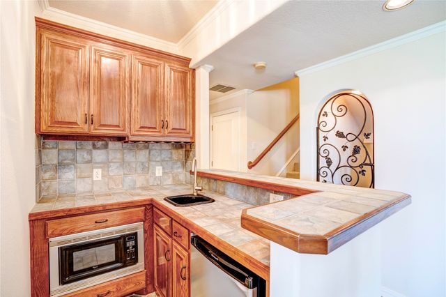 1132 Mallard Pointe Drive, Grand Prairie, TX 75104