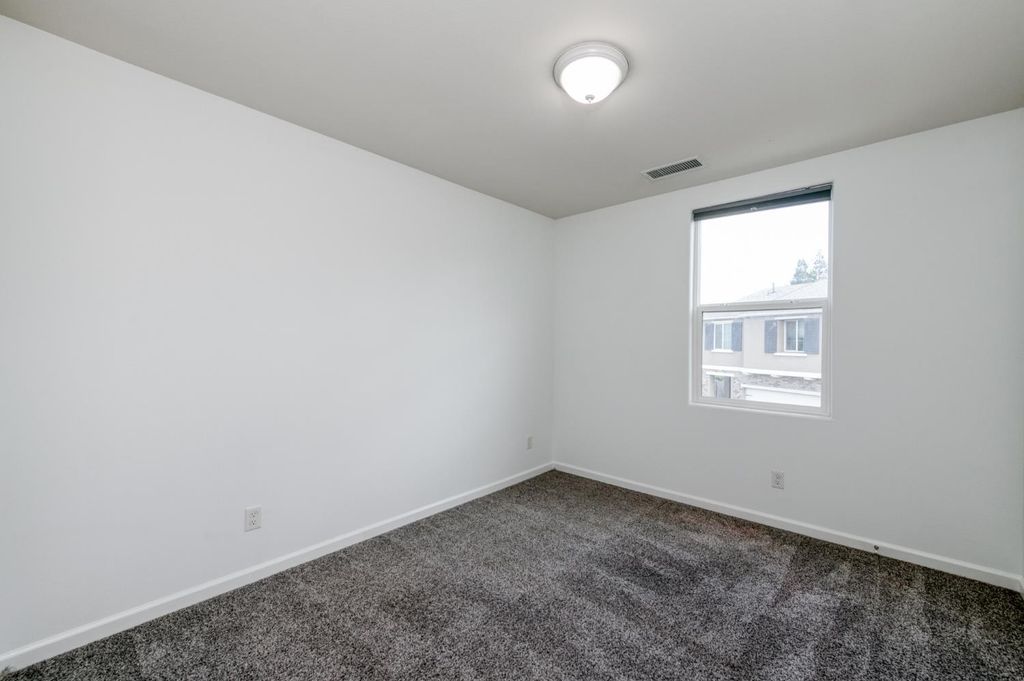 Image 34 of property listing at 5402 W Santa Barbara Drive, Fresno, CA 93722