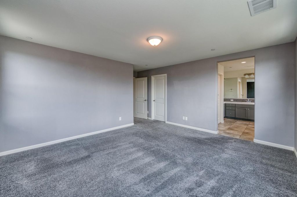 Image 36 of property listing at 5402 W Santa Barbara Drive, Fresno, CA 93722