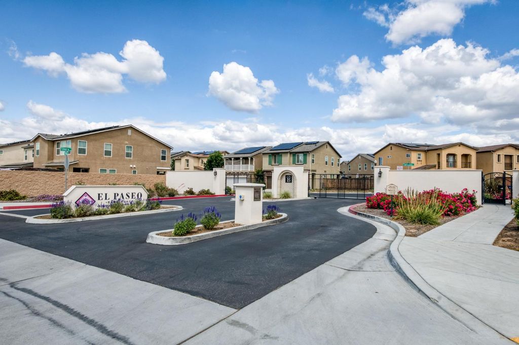 Image 4 of property listing at 5402 W Santa Barbara Drive, Fresno, CA 93722