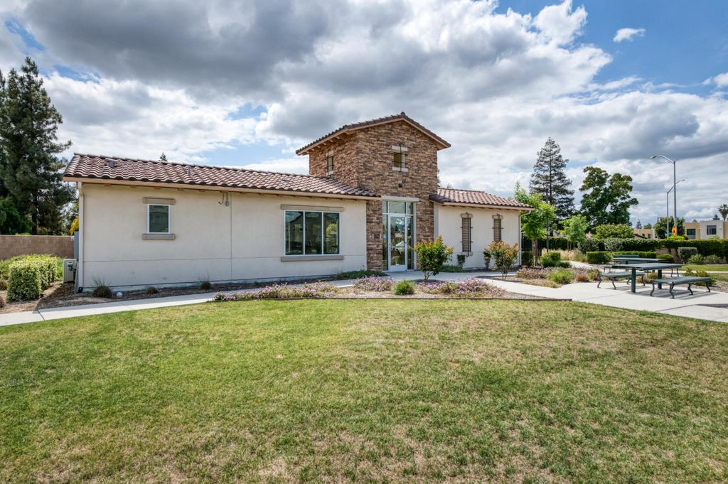 Image 42 of property listing at 5402 W Santa Barbara Drive, Fresno, CA 93722