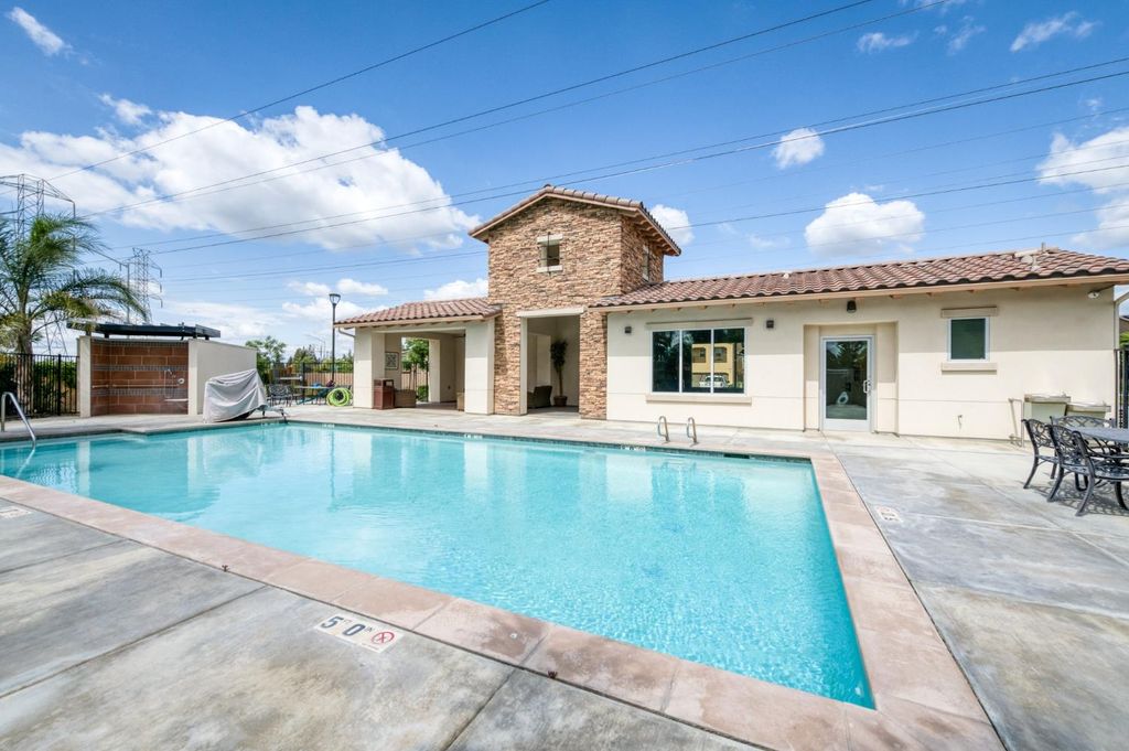 Image 43 of property listing at 5402 W Santa Barbara Drive, Fresno, CA 93722