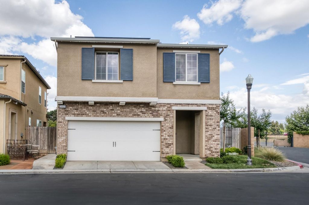 Image 44 of property listing at 5402 W Santa Barbara Drive, Fresno, CA 93722