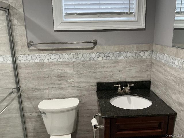 9 TWIN CEDAR Lane, Northport, NY 11768