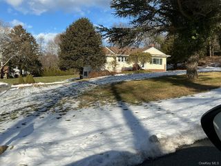 9 TWIN CEDAR Lane, Northport, NY 11768