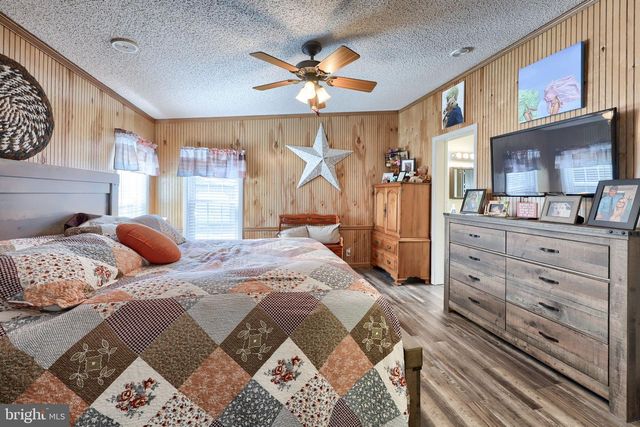 4790 CHAROLIS CT, Dover, PA 17315