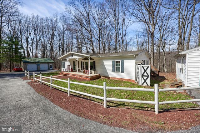 4790 CHAROLIS CT, Dover, PA 17315