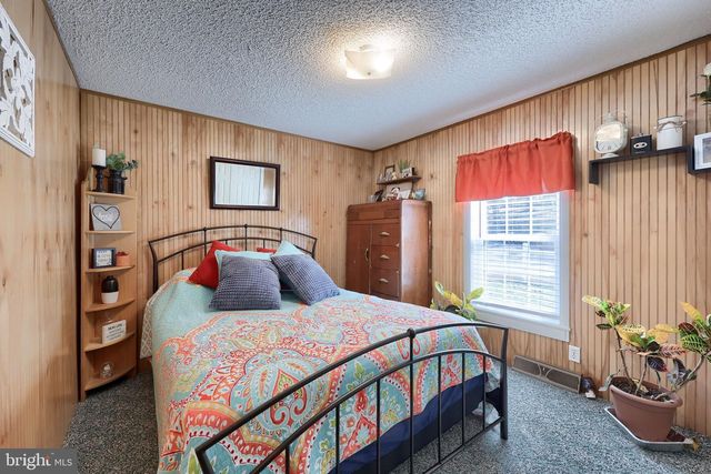 4790 CHAROLIS CT, Dover, PA 17315