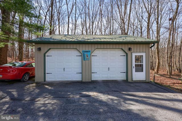 4790 CHAROLIS CT, Dover, PA 17315