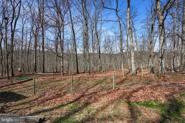 4790 CHAROLIS CT, Dover, PA 17315