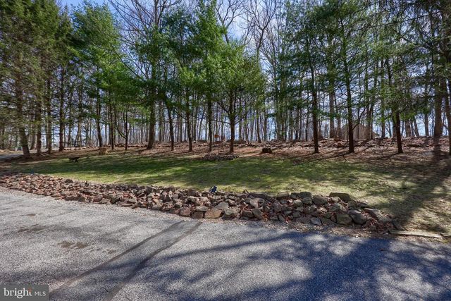 4790 CHAROLIS CT, Dover, PA 17315