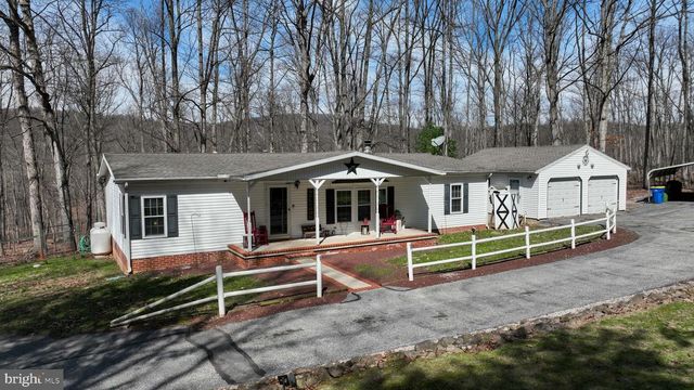 4790 CHAROLIS CT, Dover, PA 17315