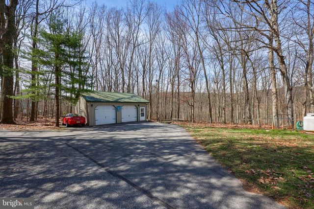 4790 CHAROLIS CT, Dover, PA 17315