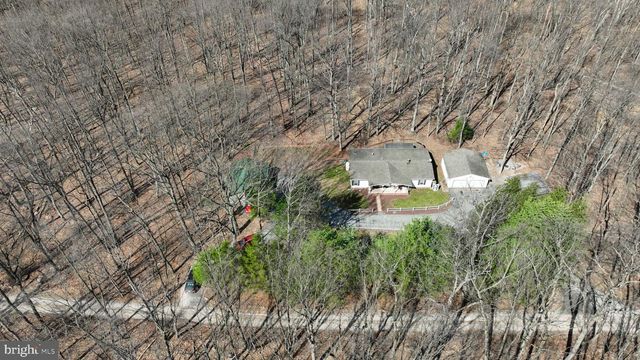 4790 CHAROLIS CT, Dover, PA 17315