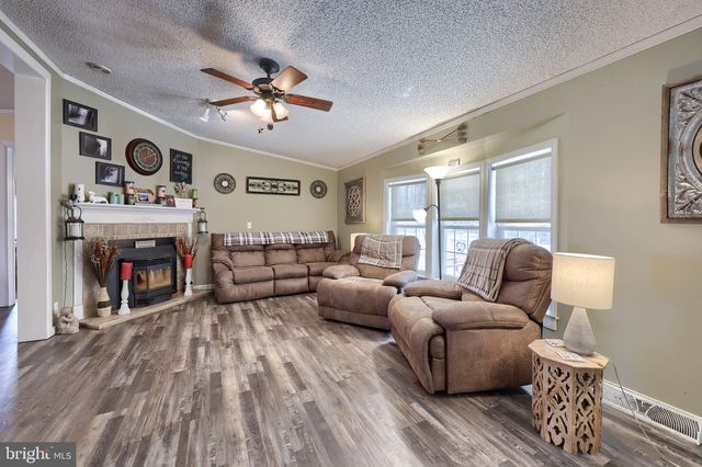 4790 CHAROLIS CT, Dover, PA 17315