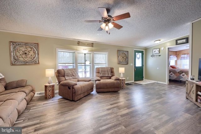 4790 CHAROLIS CT, Dover, PA 17315