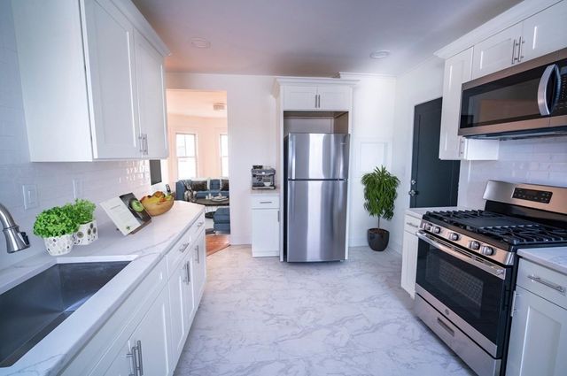 302 Summit Ave 3, Boston, MA 02135