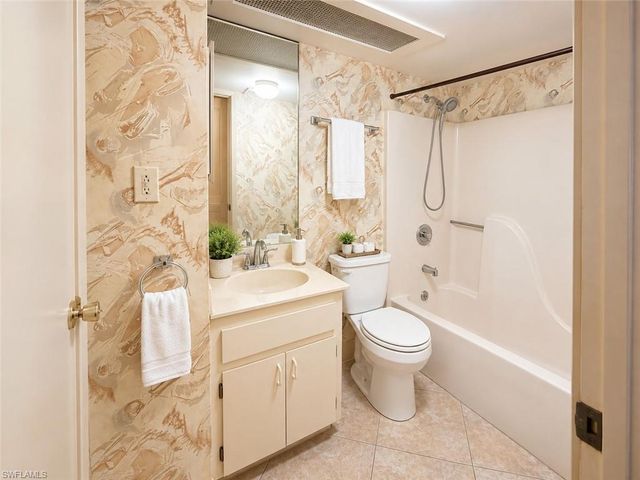 4210 CINDY AVE, Naples, FL 34112