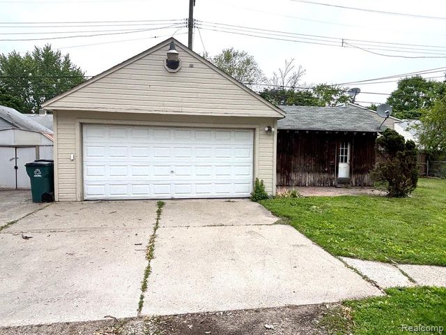 1455 E George Avenue, Hazel Park, MI 48030