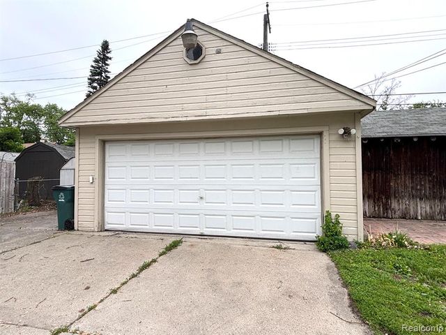 1455 E George Avenue, Hazel Park, MI 48030