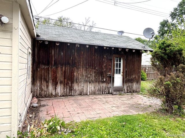1455 E George Avenue, Hazel Park, MI 48030