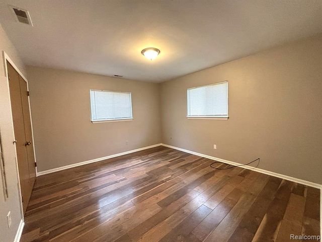 1455 E George Avenue, Hazel Park, MI 48030