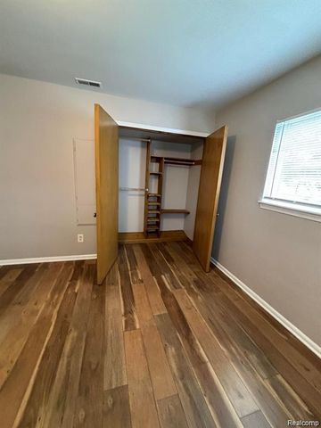 1455 E George Avenue, Hazel Park, MI 48030