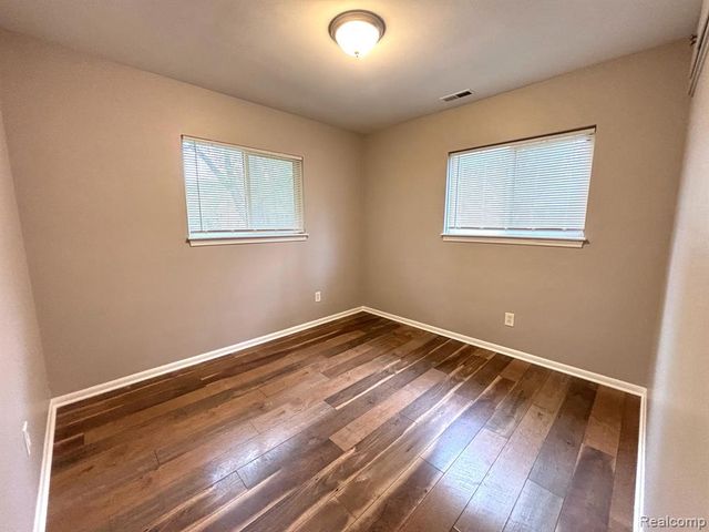 1455 E George Avenue, Hazel Park, MI 48030