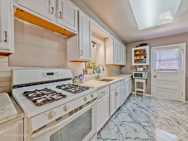 8517 N Crawford Avenue, Skokie, IL 60076