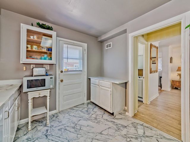 8517 N Crawford Avenue, Skokie, IL 60076
