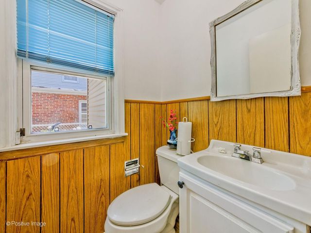 8517 N Crawford Avenue, Skokie, IL 60076