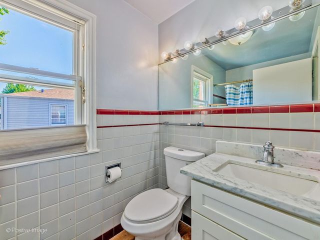 8517 N Crawford Avenue, Skokie, IL 60076