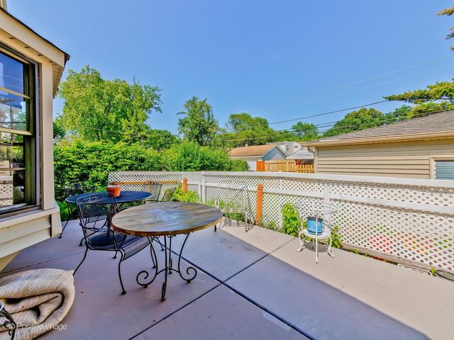 8517 N Crawford Avenue, Skokie, IL 60076