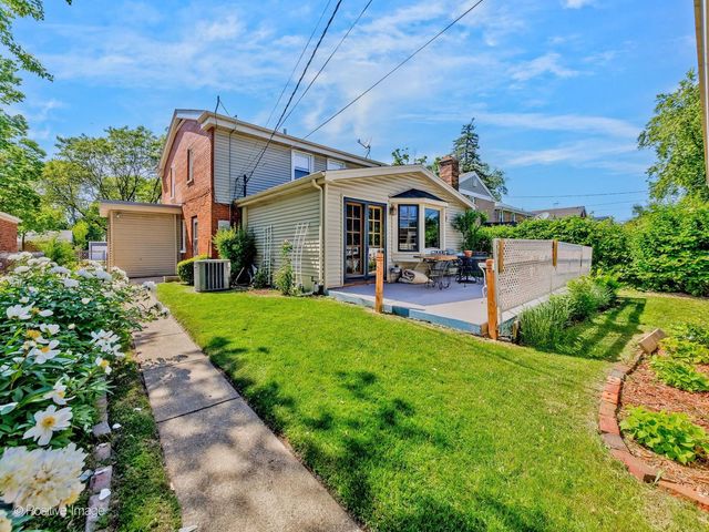 8517 N Crawford Avenue, Skokie, IL 60076