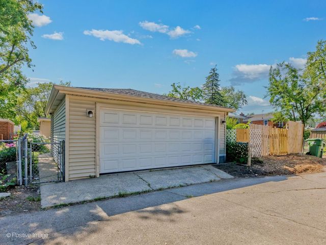 8517 N Crawford Avenue, Skokie, IL 60076