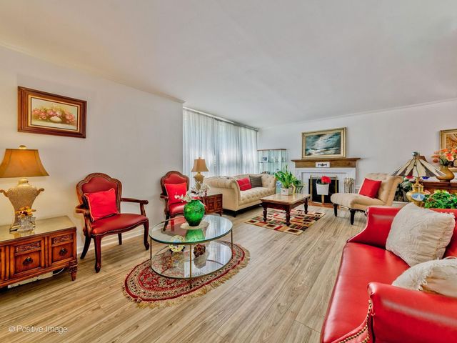 8517 N Crawford Avenue, Skokie, IL 60076