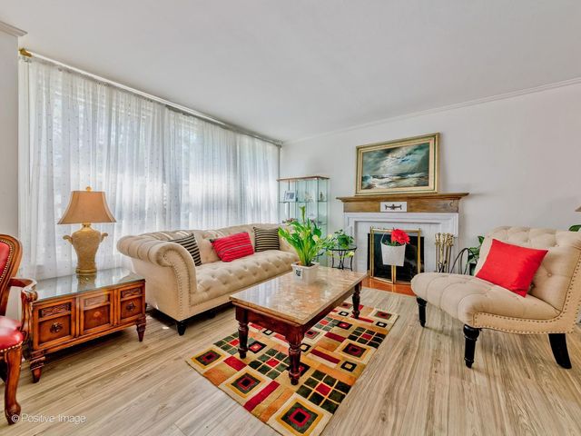 8517 N Crawford Avenue, Skokie, IL 60076