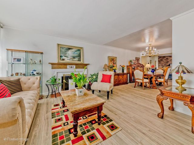 8517 N Crawford Avenue, Skokie, IL 60076