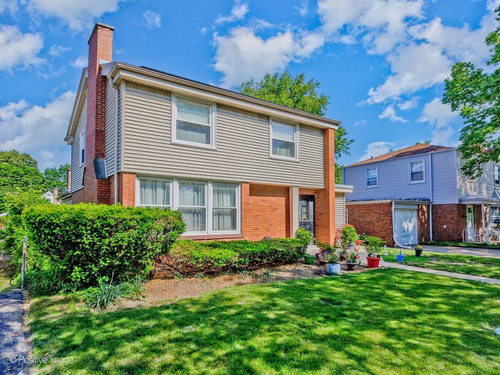 8517 N Crawford Avenue, Skokie, IL 60076