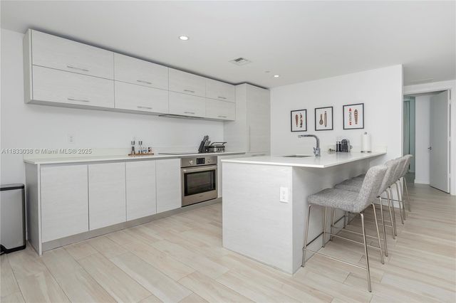 1300 S Miami Ave 2210, Miami, FL 33130