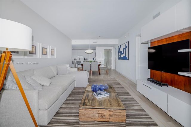 1300 S Miami Ave 2210, Miami, FL 33130