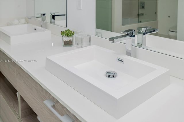 1300 S Miami Ave 2210, Miami, FL 33130