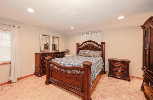 57 Arnold Ave, Lowell, MA 01852