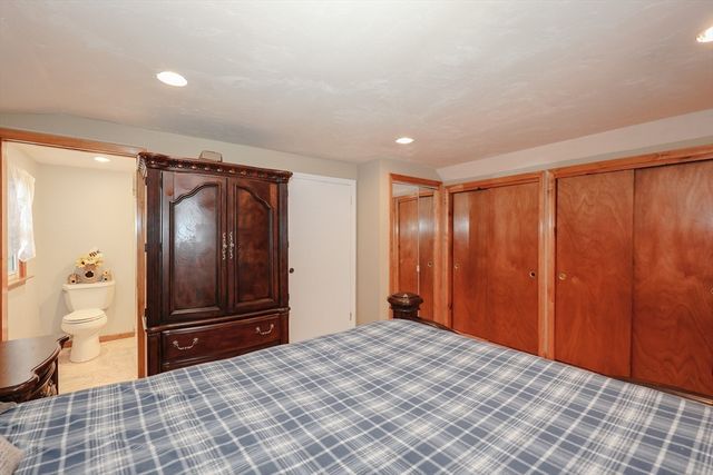 57 Arnold Ave, Lowell, MA 01852