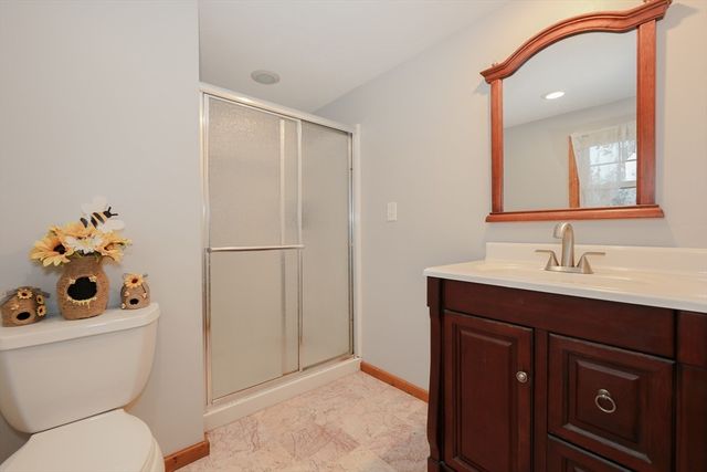 57 Arnold Ave, Lowell, MA 01852