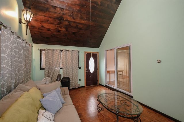 57 Arnold Ave, Lowell, MA 01852